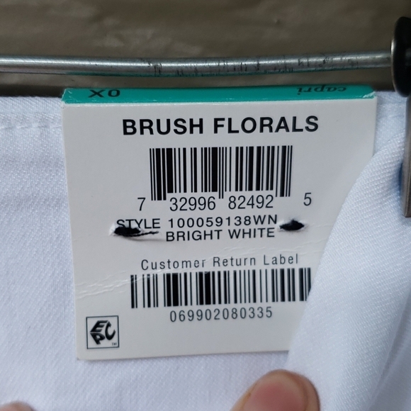 JM Collection Plus Size Button-Trim Cropped Pants White 0X 10 12 - Picture 10 of 12